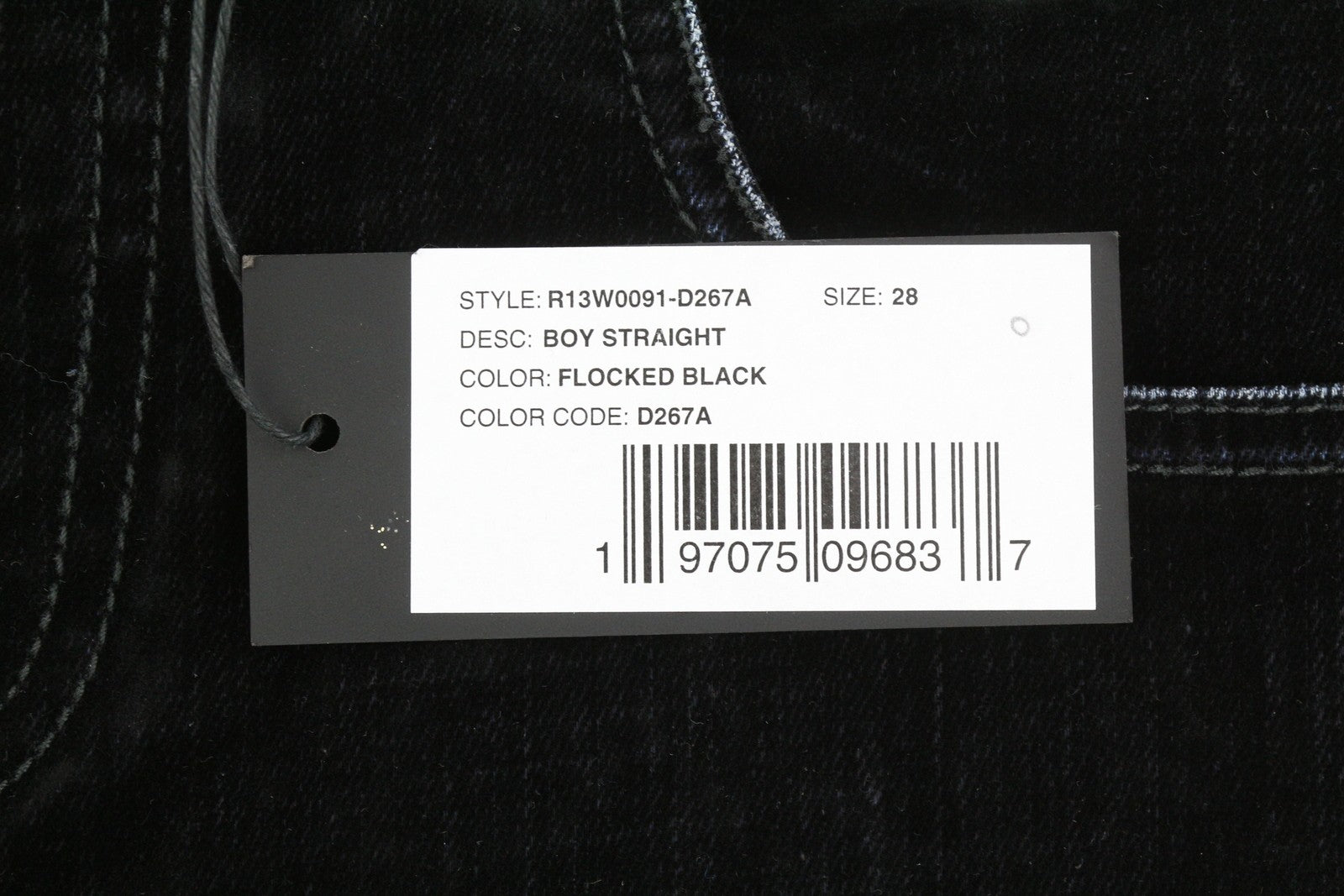 R13 berniukiški tiesūs moteriški džinsai 28 su juodu aksomu ir trumpais iki kulkšnių logotipu 