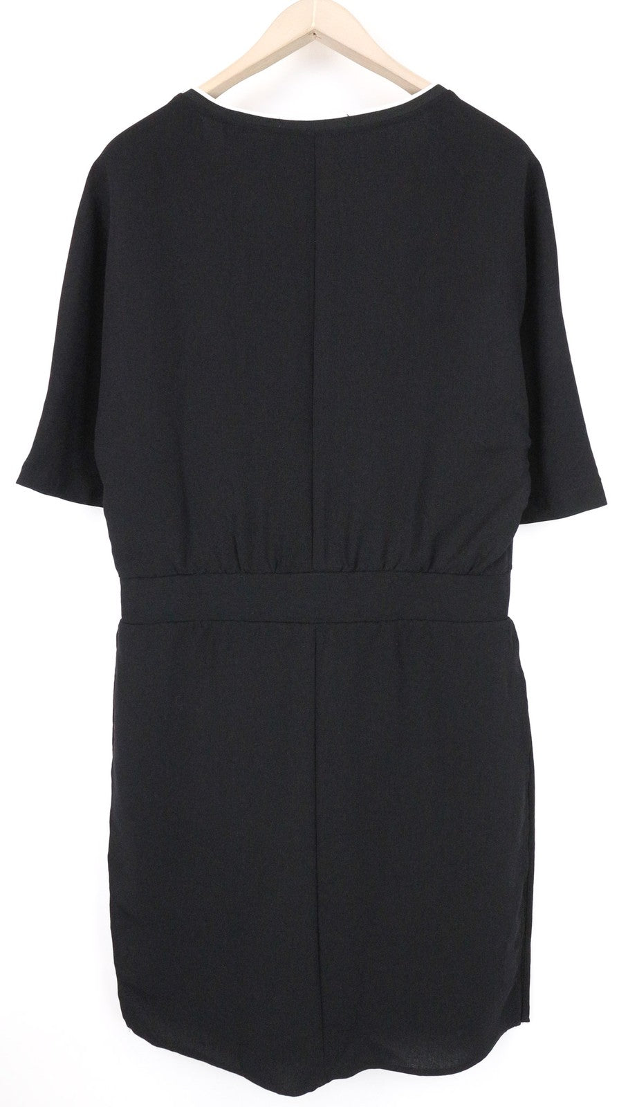 MAISON SCOTCH moteriška suknelė M dydžio, juoda, sluoksniuota, V formos iškirpte, trumpomis rankovėmis. 