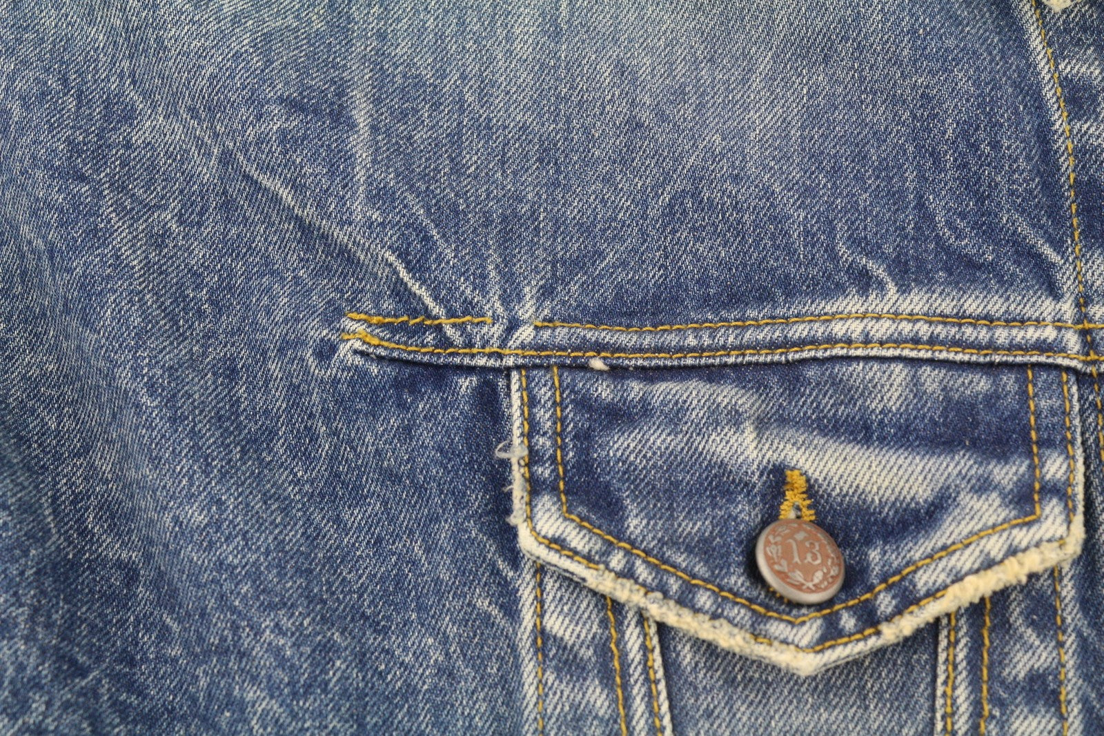 R13 Raglan Trucker moteriška striukė M Kelly Tex sagomis užsegama išblukusio skalbto džinso 