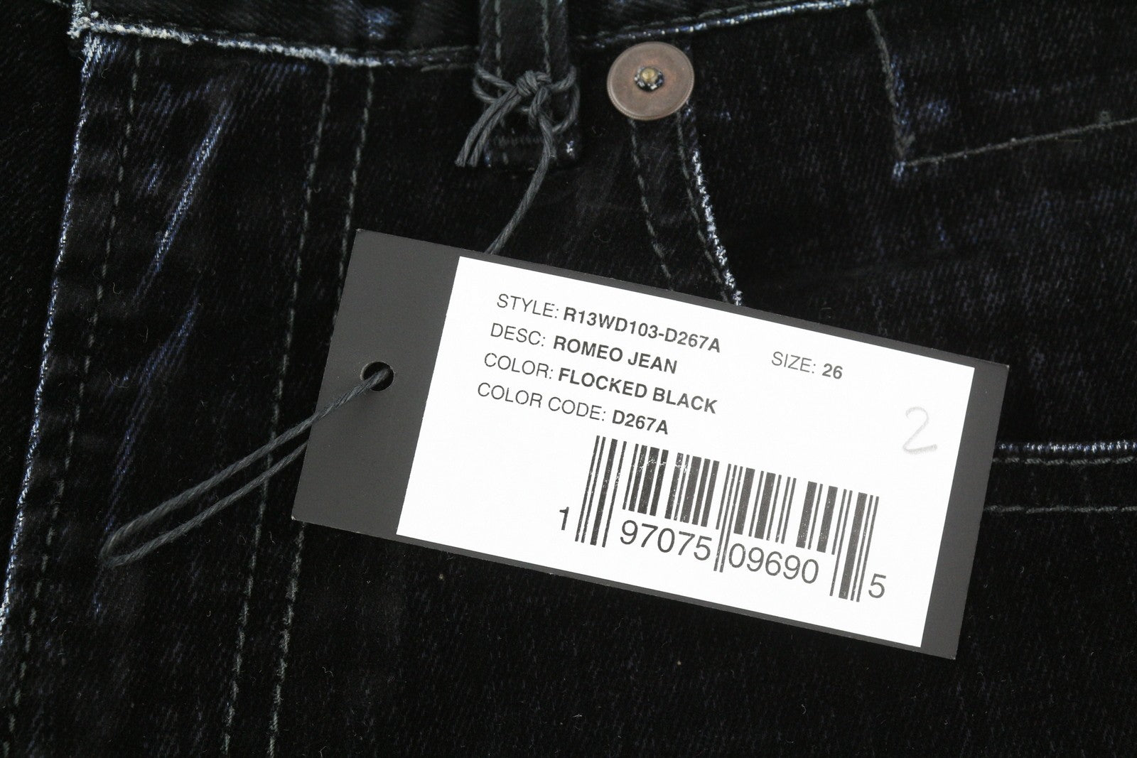 R13 Romeo moteriški džinsai, 26 colio ilgio, juodi, trumpi, iki kulkšnių, žemo liemens, su logotipu. 