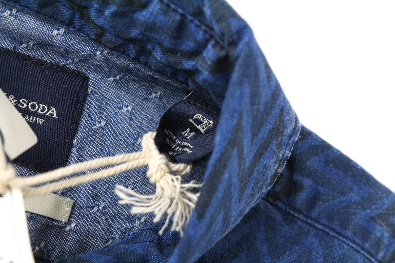 SCOTCH &amp; SODA Ams Blauw vyriški M mėlyno medvilninio rašto džinsinio stiliaus marškiniai