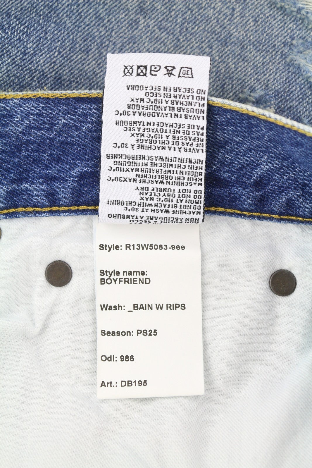 R13 Boyfriend moteriški džinsai, 29 m., su plėšytomis juostelėmis, išblukusiomis kulkšnimis, PS25, rekomenduojama mažmeninė kaina – 595 € 
