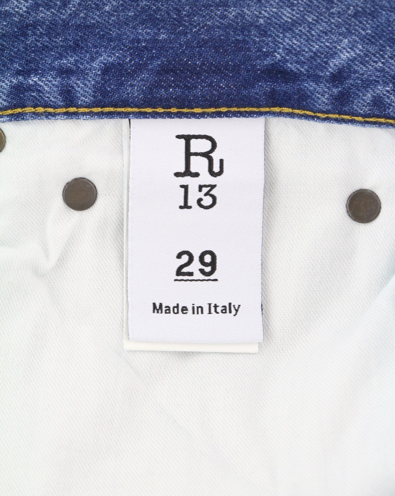 R13 Boyfriend moteriški džinsai, 29 m., su plėšytomis juostelėmis, išblukusiomis kulkšnimis, PS25, rekomenduojama mažmeninė kaina – 595 € 