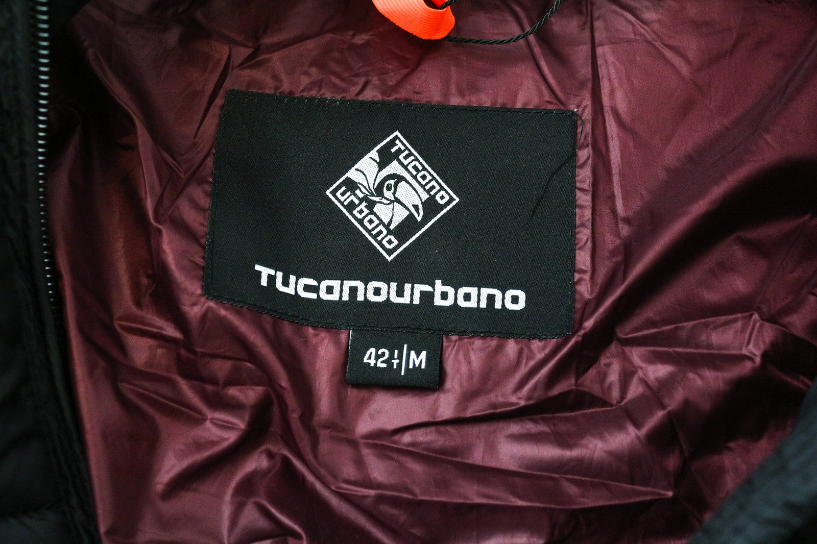 TUCANO URBANO Furbet moteriška M dydžio juoda paminkštinta striukė su dirbtinio kailio gobtuvu 