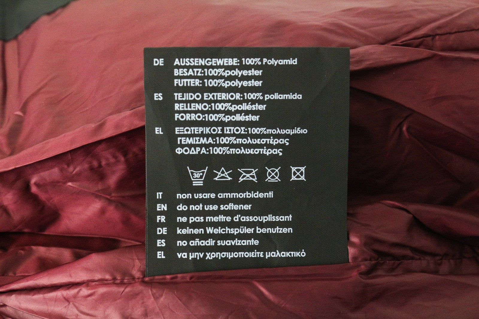 TUCANO URBANO Furbet moteriška M dydžio juoda paminkštinta striukė su dirbtinio kailio gobtuvu 