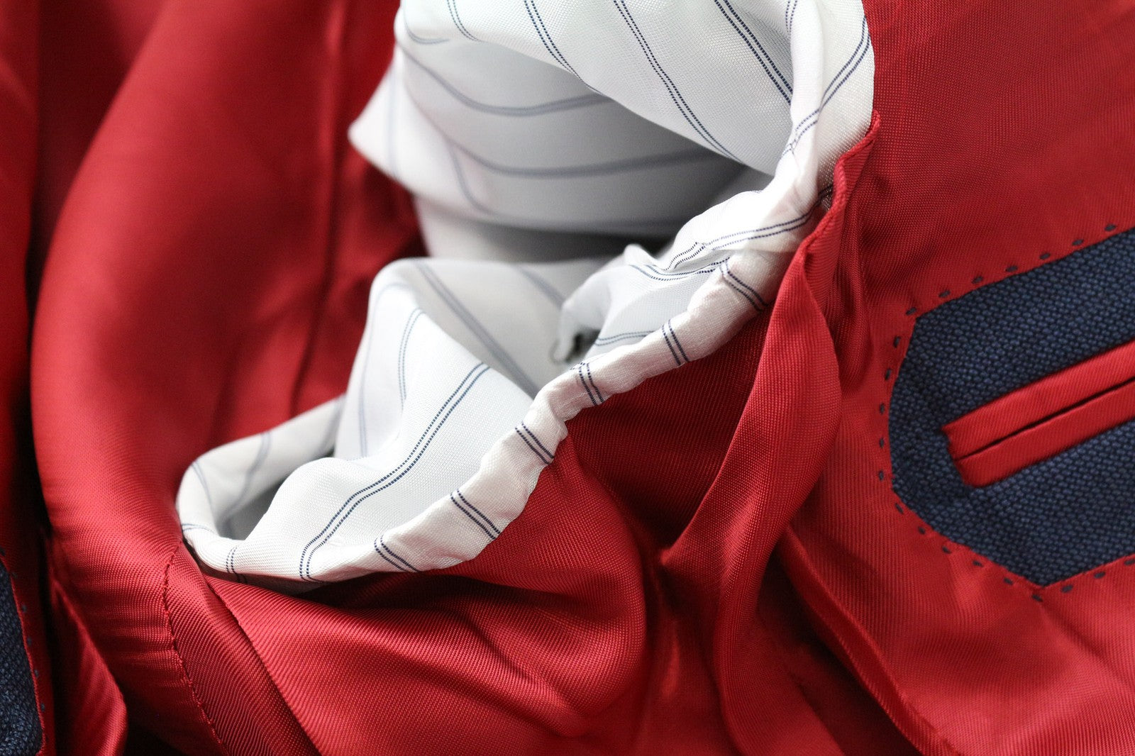 „SUITSUPPLY Sienna“ vyriškas mėlynas languotas vilnonis švarkas su UK38S raštu, klasikinio stiliaus, mėlynas 