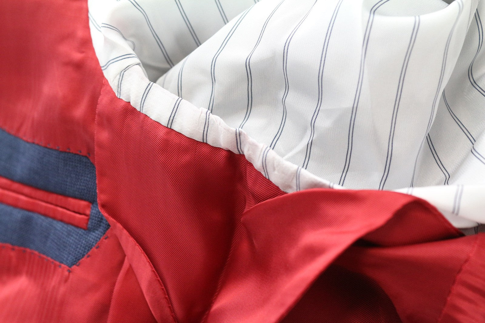 „SUITSUPPLY Sienna“ vyriškas mėlynas languotas vilnonis švarkas su UK38S raštu, klasikinio stiliaus, mėlynas 