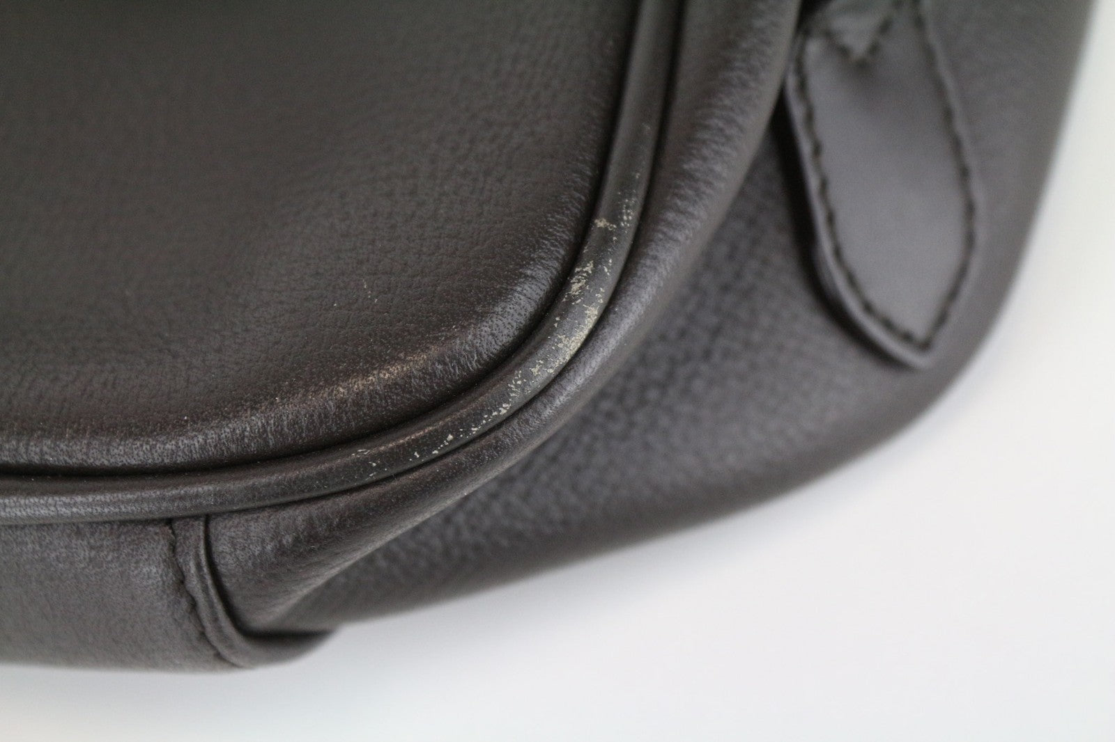 SUITSUPPLY vyriška kuprinė OS tamsiai ruda veršiuko oda su reguliuojamais dirželiais 