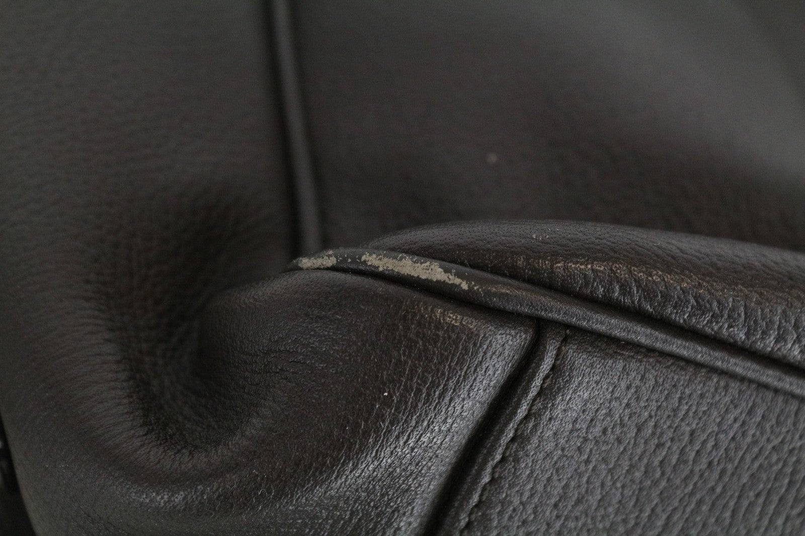 SUITSUPPLY vyriška kuprinė OS tamsiai ruda veršiuko oda su reguliuojamais dirželiais 