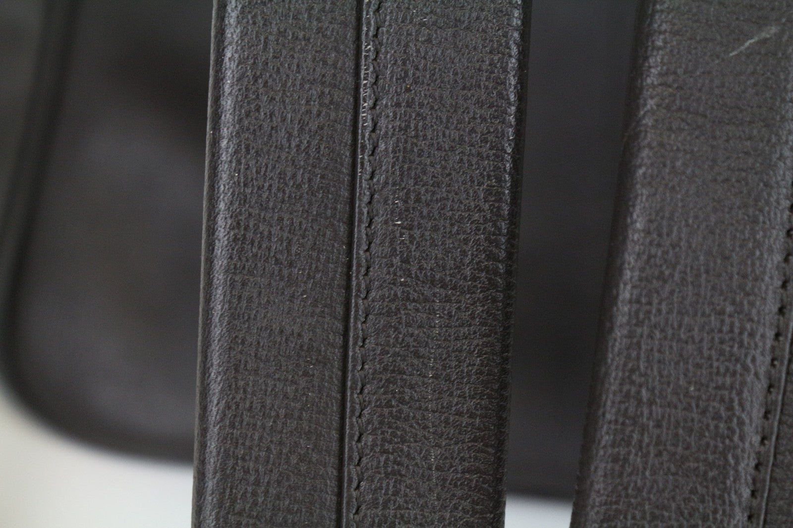 SUITSUPPLY vyriška kuprinė OS tamsiai ruda veršiuko oda su reguliuojamais dirželiais 