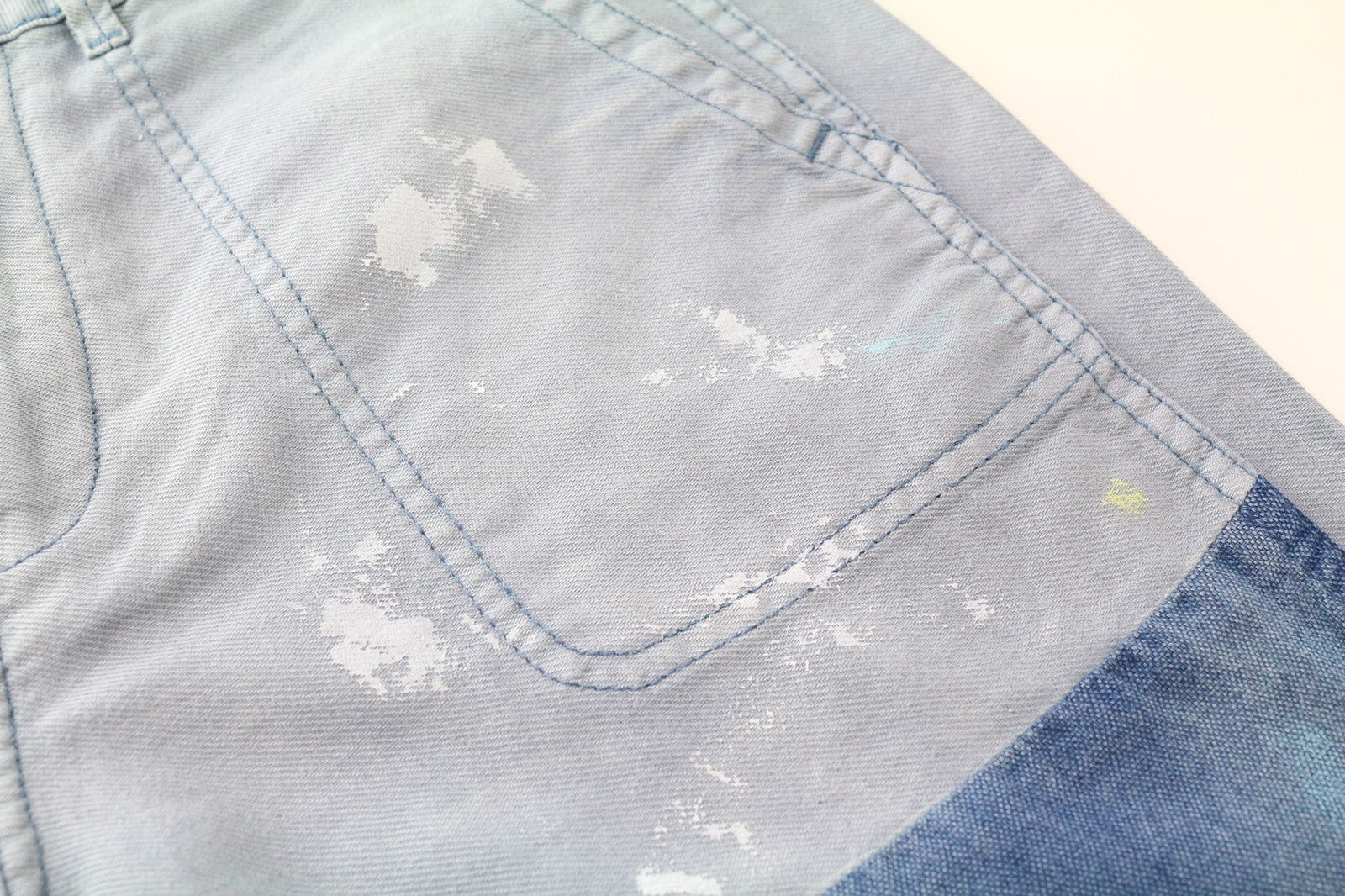 DENHAM Bonnie moteriškos kelnės W23/L28 mėlynos su lopais, dviejų spalvų, plačios tiesios klešnės 