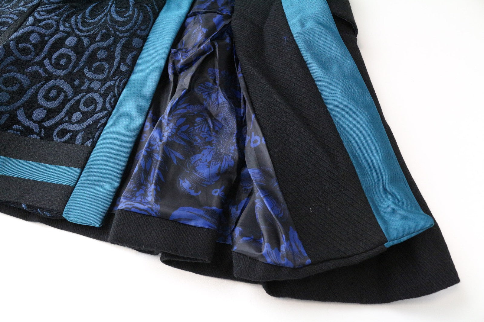 DESIGUAL Dreams moteriškas paltas ~38 juodas su pamušalu, raštuotas, klostuotas, vienos krūtinės 