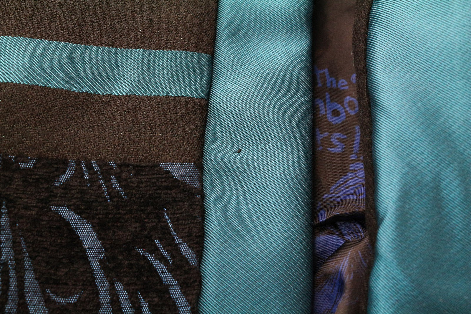 DESIGUAL Dreams moteriškas paltas ~38 juodas su pamušalu, raštuotas, klostuotas, vienos krūtinės 