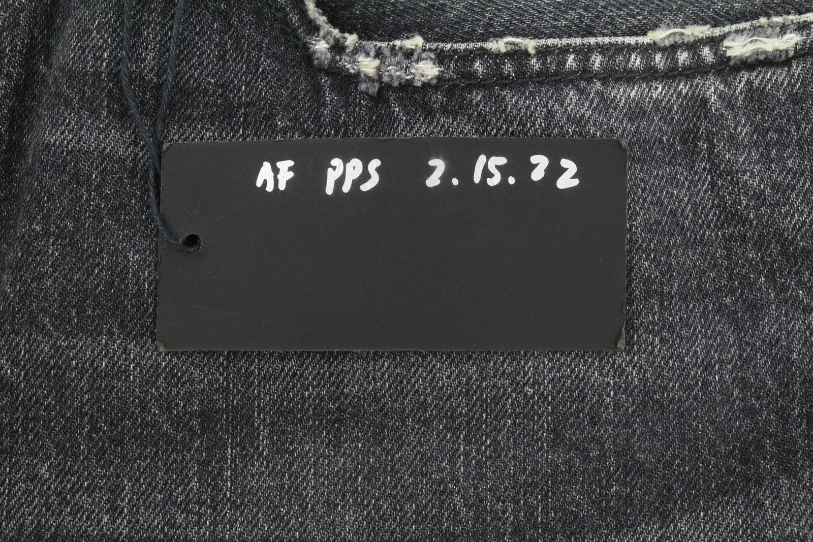 R13 „Ankled D'Arcy“ moteriški džinsai 27 „Everit“ juodi išblukinti trumpi, tiesaus kirpimo džinsai 