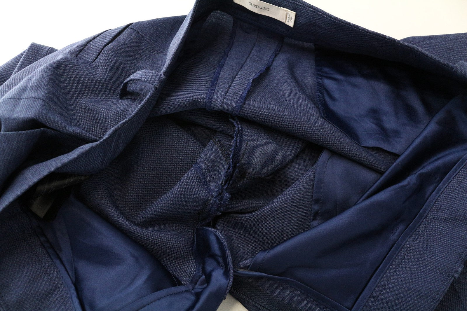 SUISTUDIO pilkos moteriškos kelnės UK14S mėlynos plonos melanžo grynos vilnos plokščia priekine dalimi 