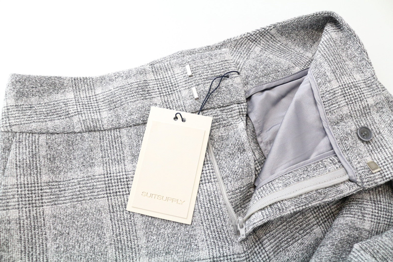 SUITSUPPLY moteriškos kelnės 34R šviesiai pilkos su languotu raštu, plonos, plokščia priekine dalimi, atlenktos 