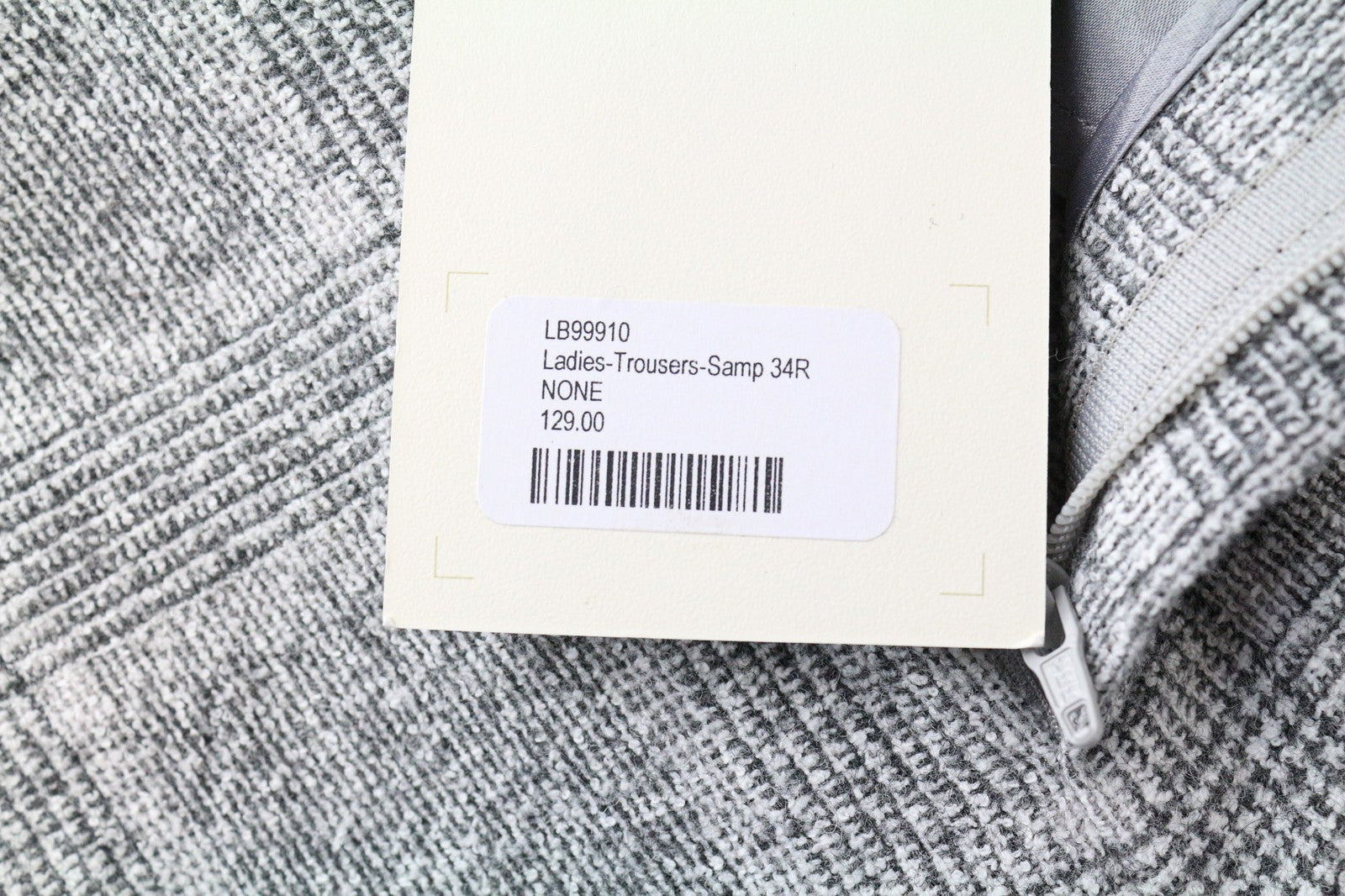 SUITSUPPLY moteriškos kelnės 34R šviesiai pilkos su languotu raštu, plonos, plokščia priekine dalimi, atlenktos 