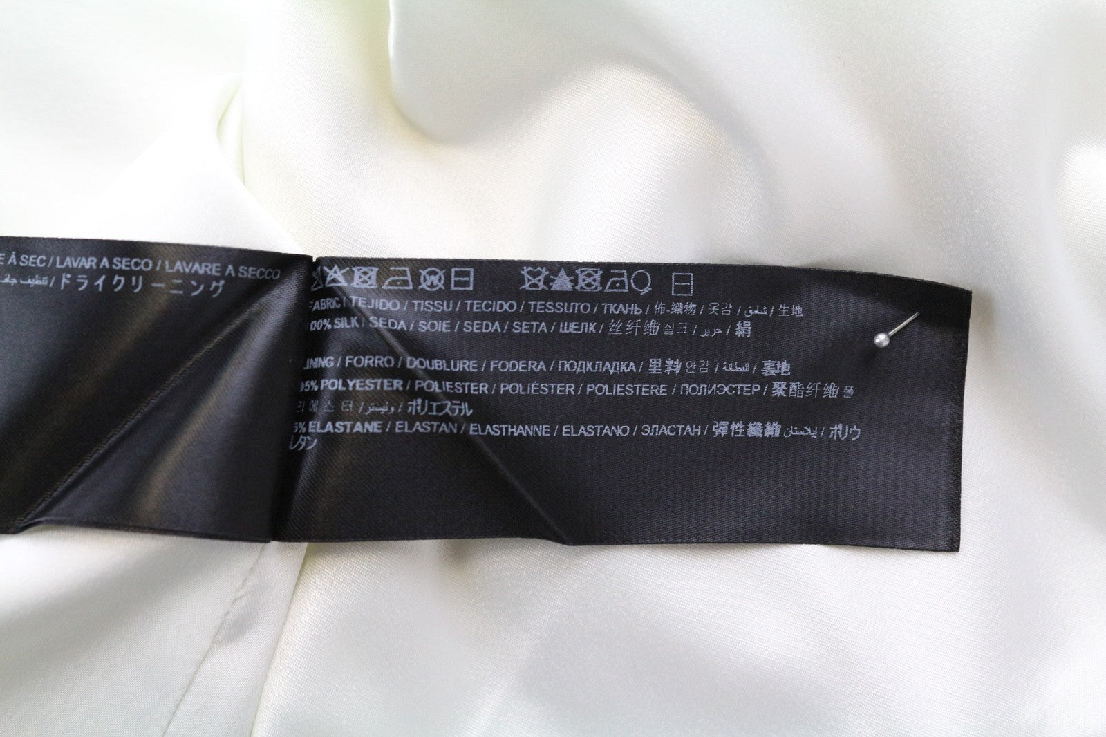 SUISTUDIO Rickie moteriški marškinėliai su UK10 balkšvais šilko plonais V formos iškirpte be rankovių 