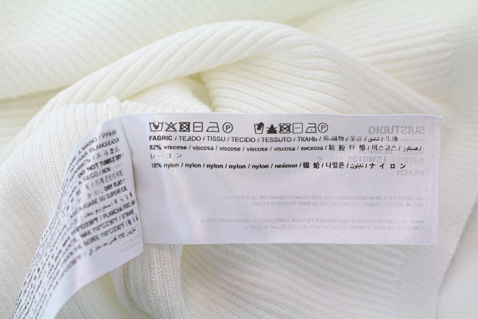 SUISTUDIO Blanca moteriški marškinėliai be rankovių, briaunoti, balkšvi, ploni, aukštu kaklu 