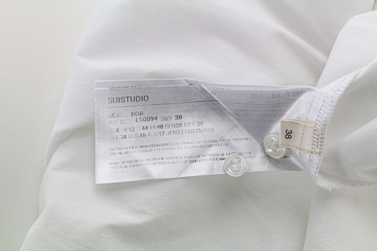 SUISTUDIO Bob moteriški marškinėliai, UK12, balti, ploni, klasikiniai, su atvirais pečiais. 