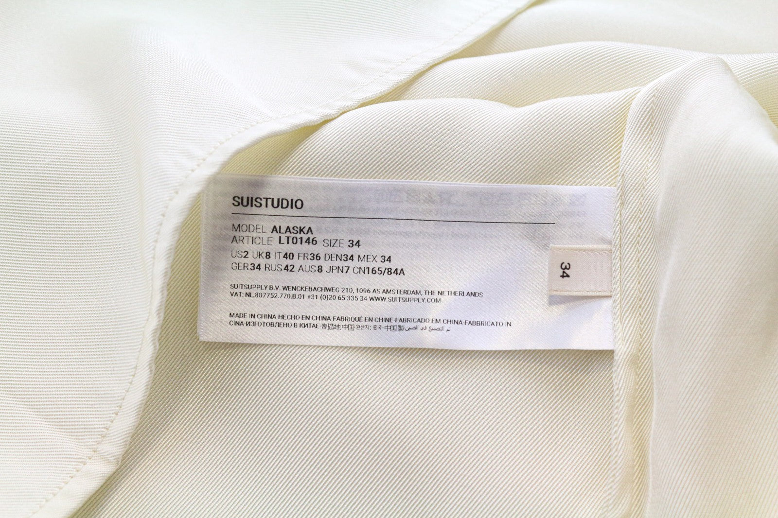 SUISTUDIO Alaska moteriški viršutiniai drabužiai, UK8, kreminės spalvos, šilko mišinio, plona, ​​padalinta kaklo iškirpte, surišama palaidine 