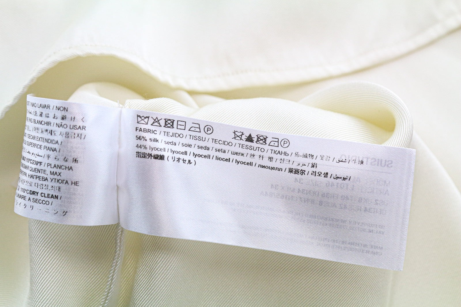 SUISTUDIO Alaska moteriški viršutiniai drabužiai, UK8, kreminės spalvos, šilko mišinio, plona, ​​padalinta kaklo iškirpte, surišama palaidine 