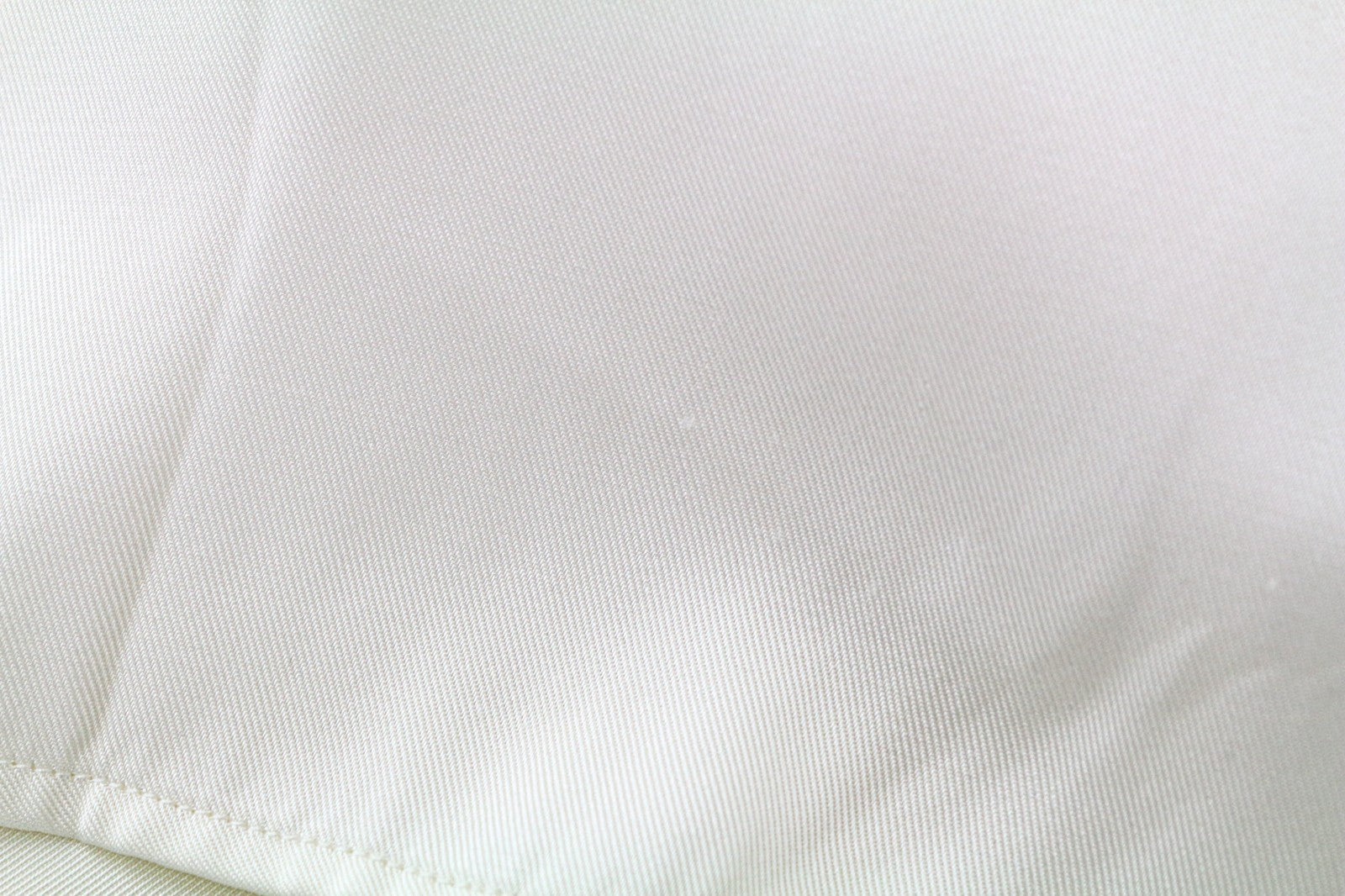 SUISTUDIO Alaska moteriški viršutiniai drabužiai, UK8, kreminės spalvos, šilko mišinio, plona, ​​padalinta kaklo iškirpte, surišama palaidine 