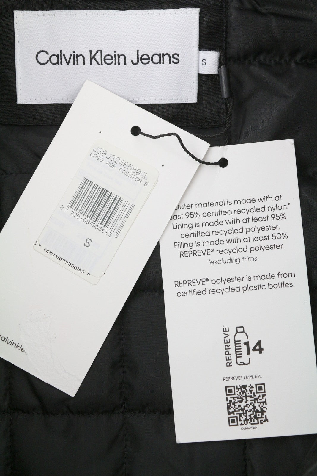 CALVIN KLEIN vyriška striukė S juoda su logotipu ir izoliuotu laisvo kirpimo bomberiu, rekomenduojama kaina – 149 € 