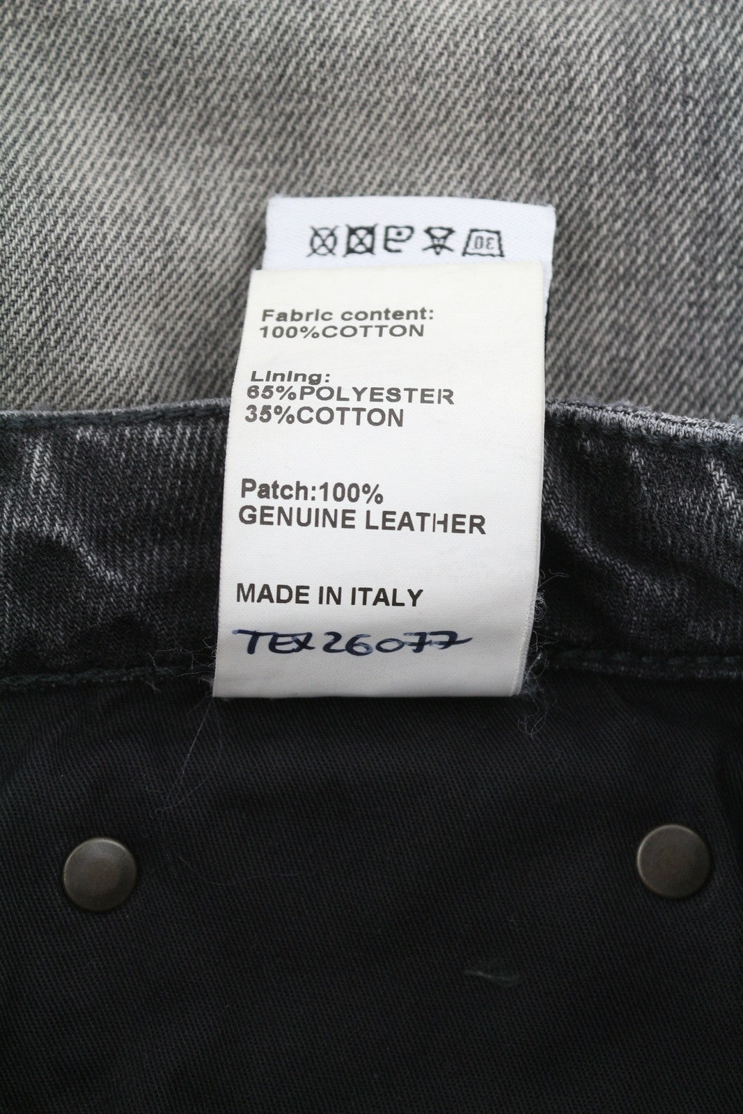 R13 Effie moteriški džinsai 25 Polaris juodi išblukinti skalbti tiesaus kirpimo su užtrauktuku 