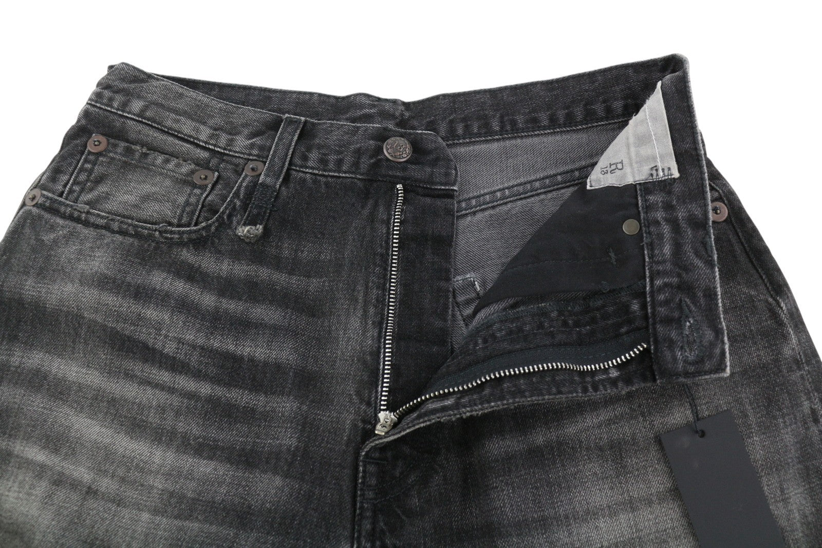 R13 D'Arcy laisvi moteriški džinsai, 27 Wilson juodi, išblukinti, atsipalaidavę užtrauktukai, rekomenduojama kaina – 700 € 