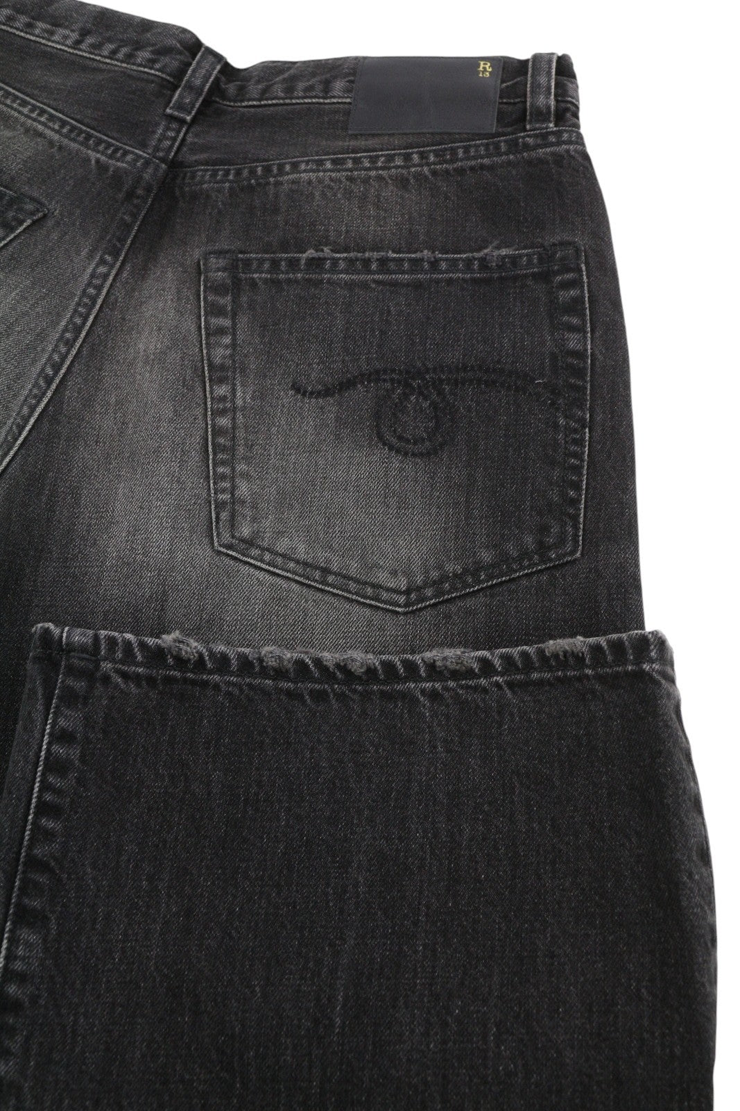 R13 D'Arcy laisvi moteriški džinsai, 27 Wilson juodi, išblukinti, atsipalaidavę užtrauktukai, rekomenduojama kaina – 700 € 