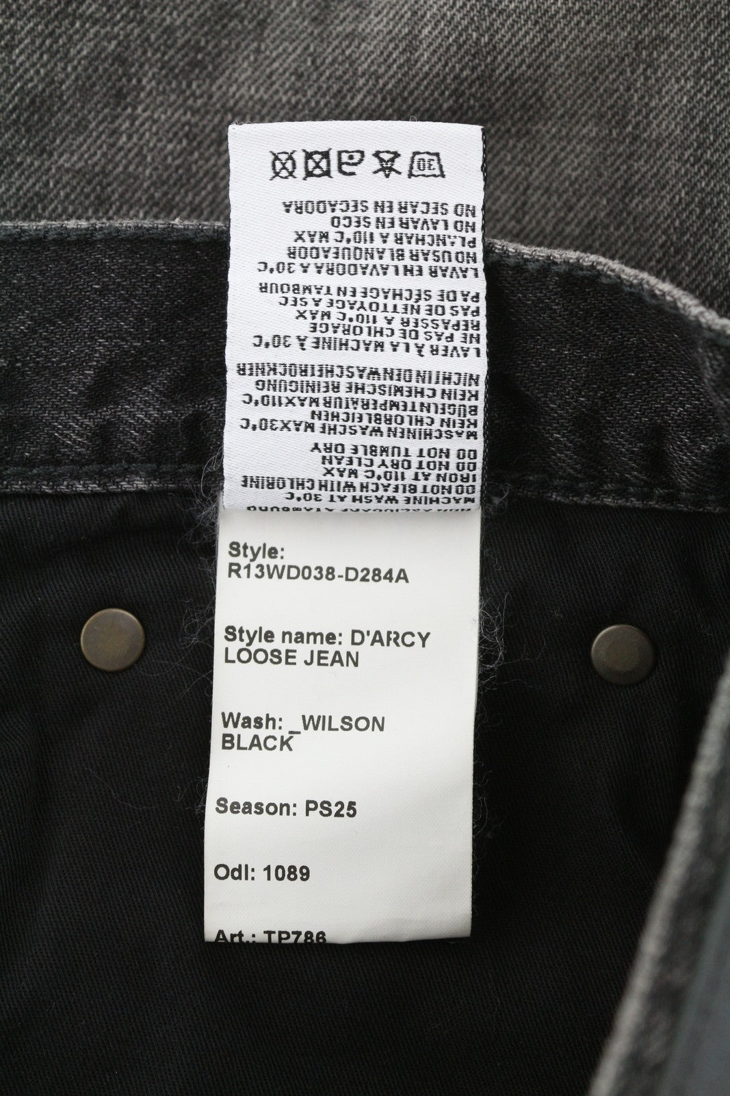 R13 D'Arcy laisvi moteriški džinsai, 27 Wilson juodi, išblukinti, atsipalaidavę užtrauktukai, rekomenduojama kaina – 700 € 