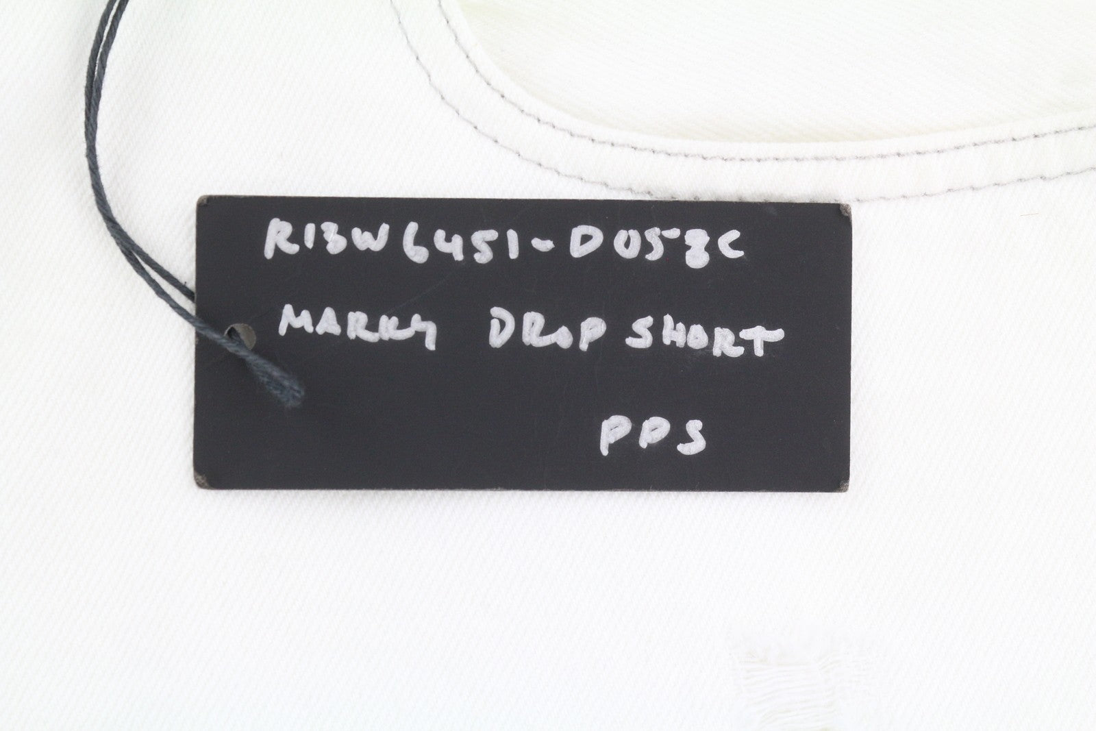 R13 Marky Drop moteriški šortai 27 Nico balti, plėšyti sagomis, šviesiai džinsiniai 