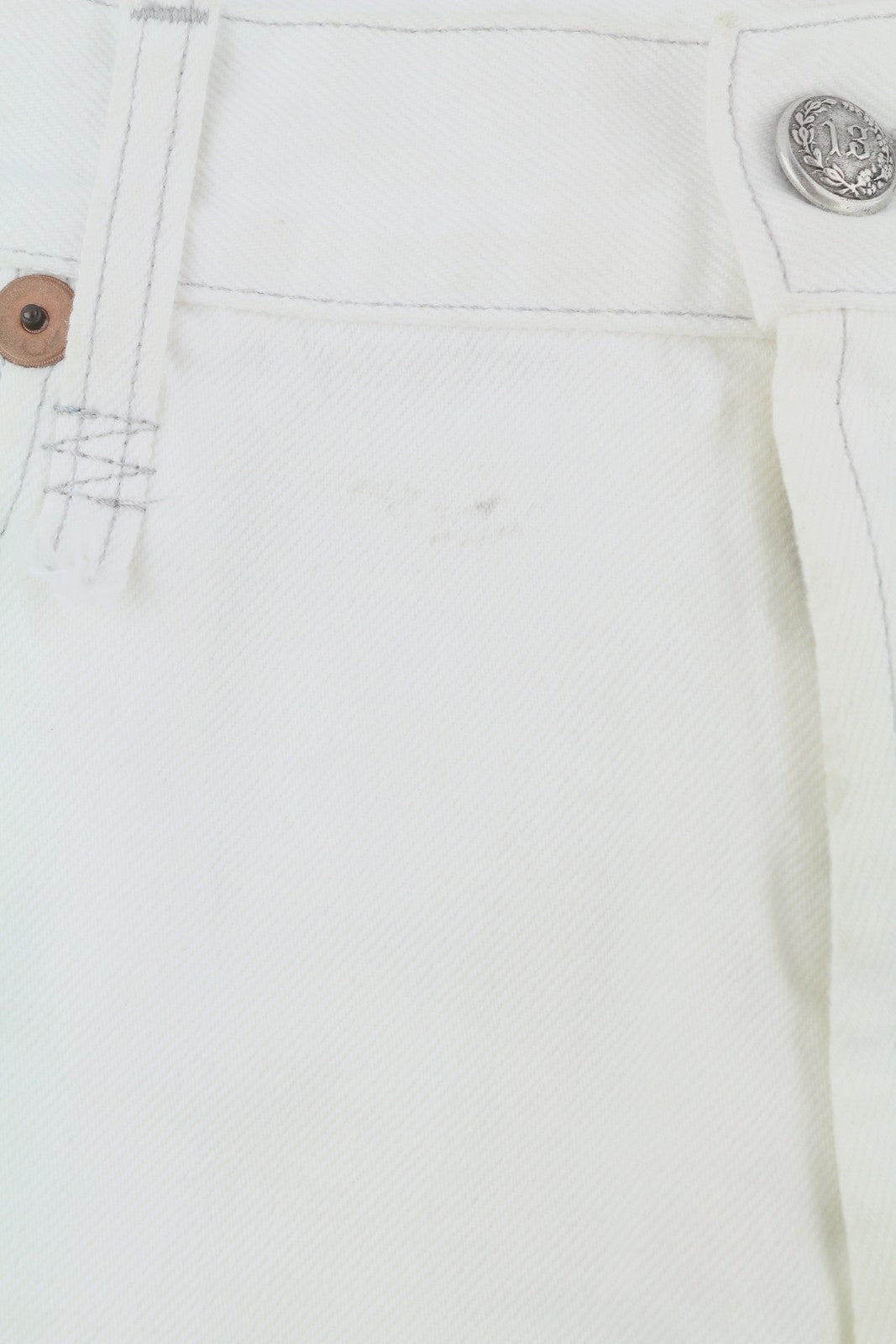 R13 Marky Drop moteriški šortai 27 Nico balti, plėšyti sagomis, šviesiai džinsiniai 