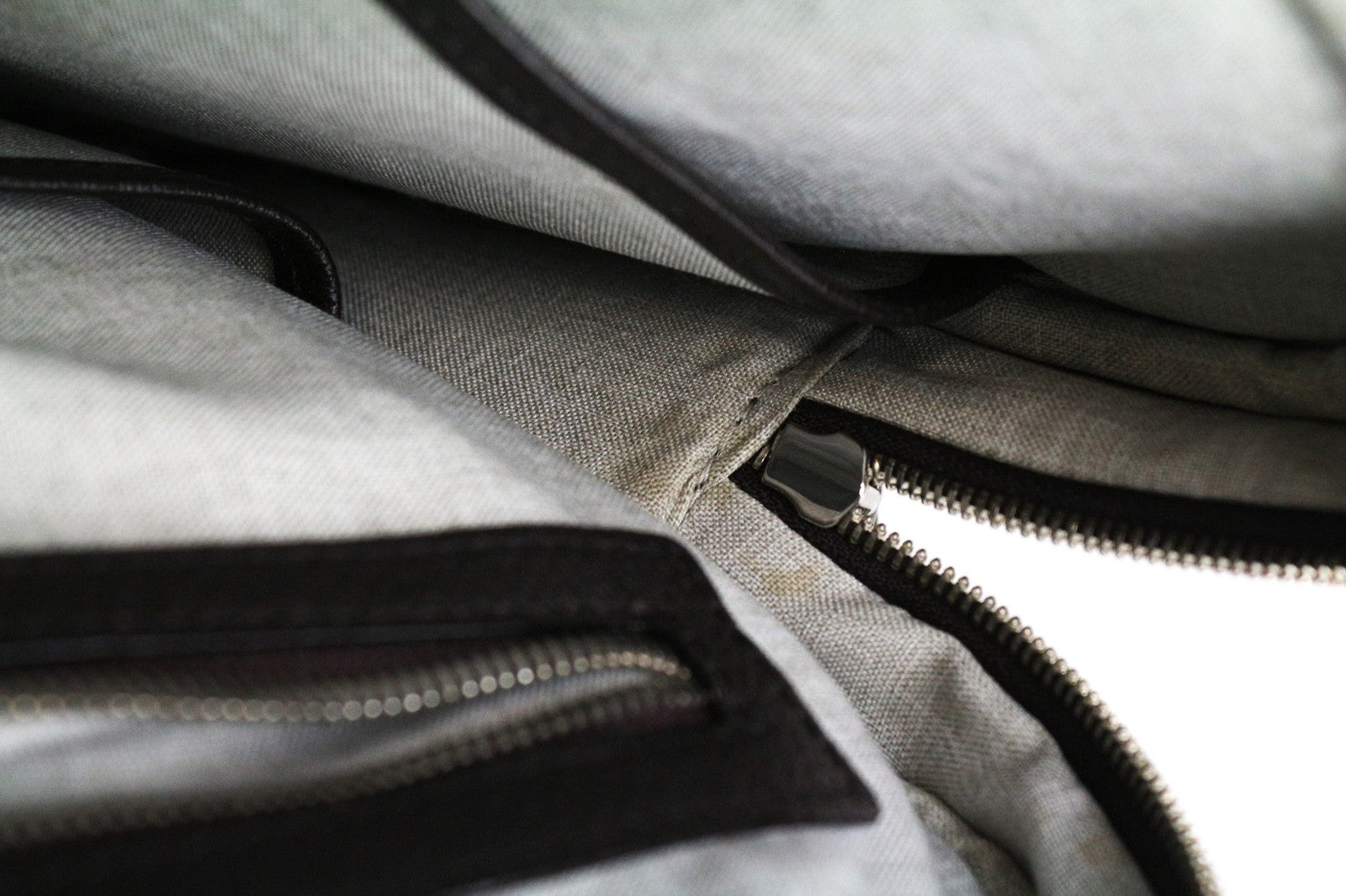 „SUITSUPPLY“ vyriška ruda veršiuko odos OS laisvalaikio kelioninė kuprinė su detalėmis 