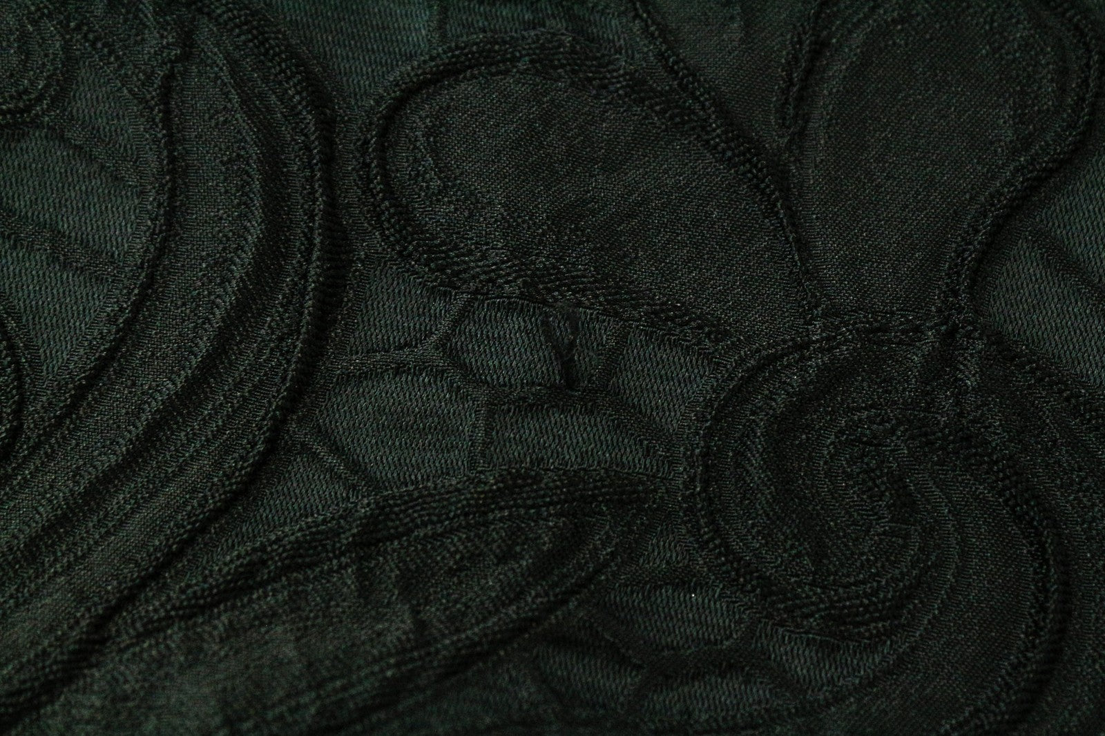 CHRISTIAN PELIZZARI moteriška juoda siuvinėta IT46 suknelė su atvirais pečiais ir raukiniais 