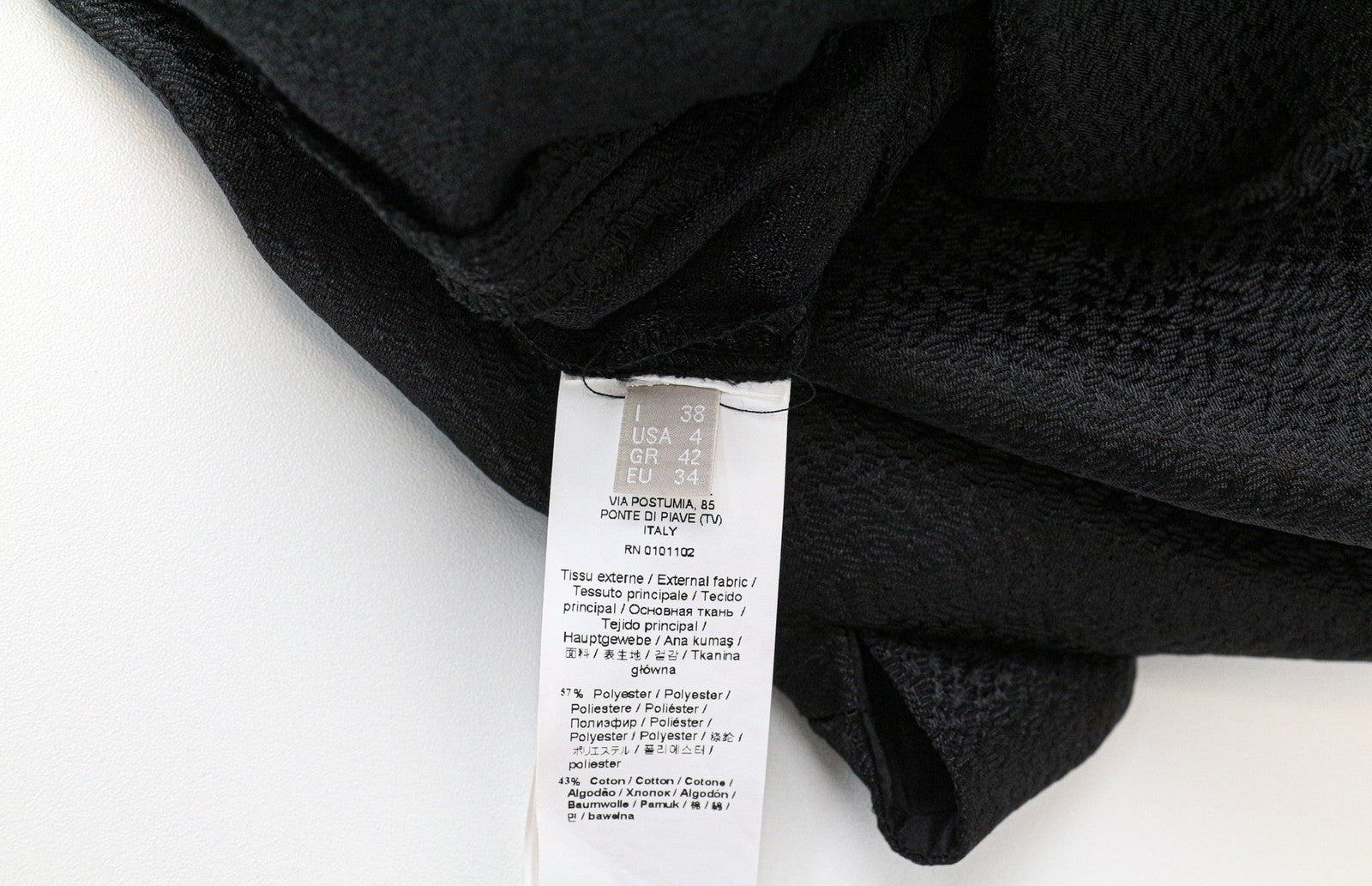 STEFANEL moteriška juoda be rankovių prigludusi trumpa klasikinė suknelė su V formos iškirpte EU34 