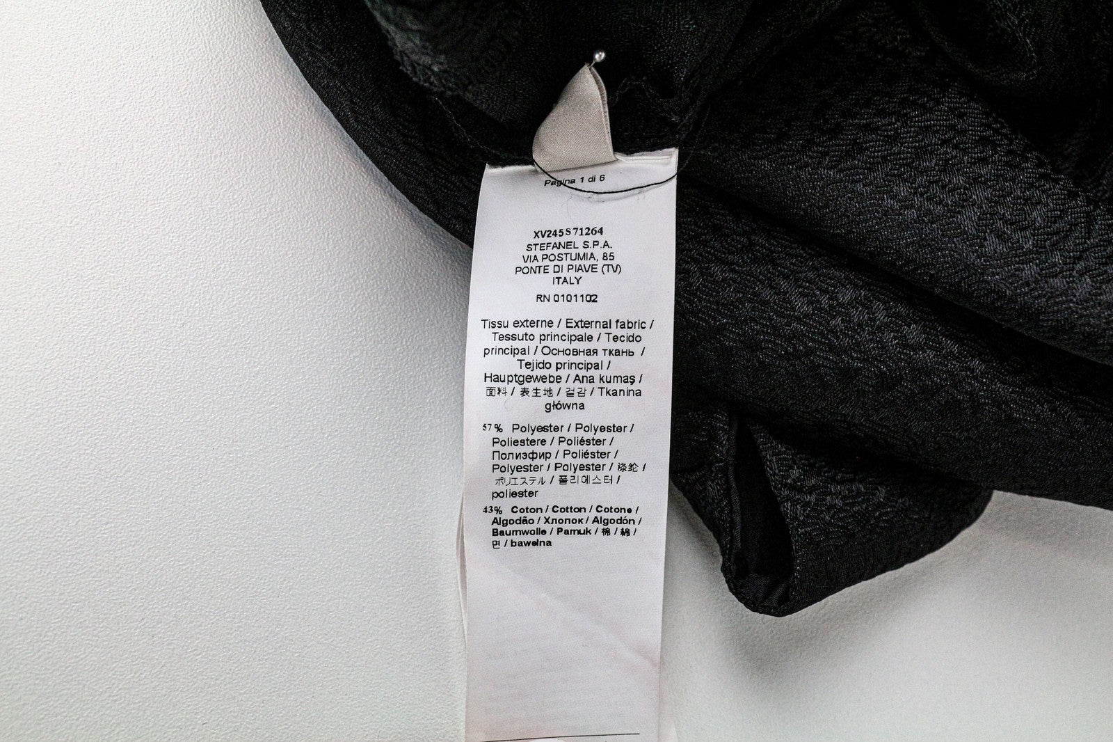 STEFANEL moteriška juoda be rankovių prigludusi trumpa klasikinė suknelė su V formos iškirpte EU34 