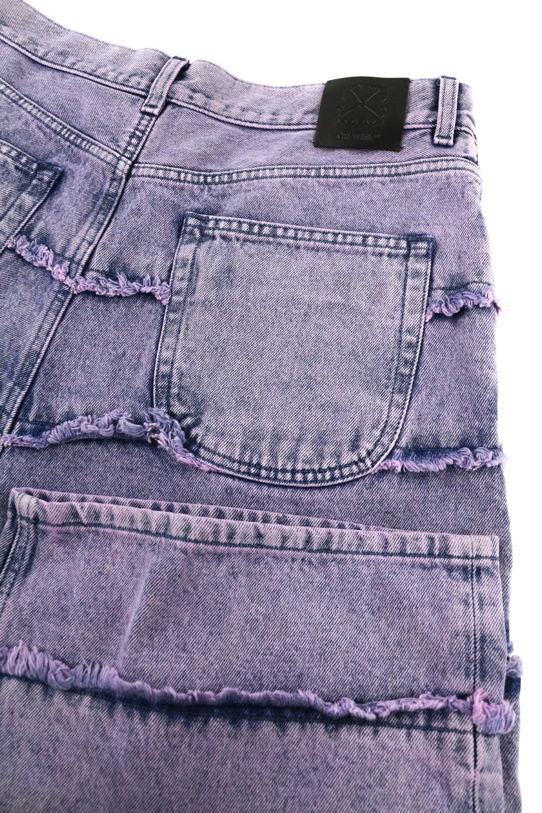 BALTOS VIRGIL ABLOH firmos dryžuoti tiesūs vyriški džinsai su iškirpte, W33, rekomenduojama kaina – 999 € 