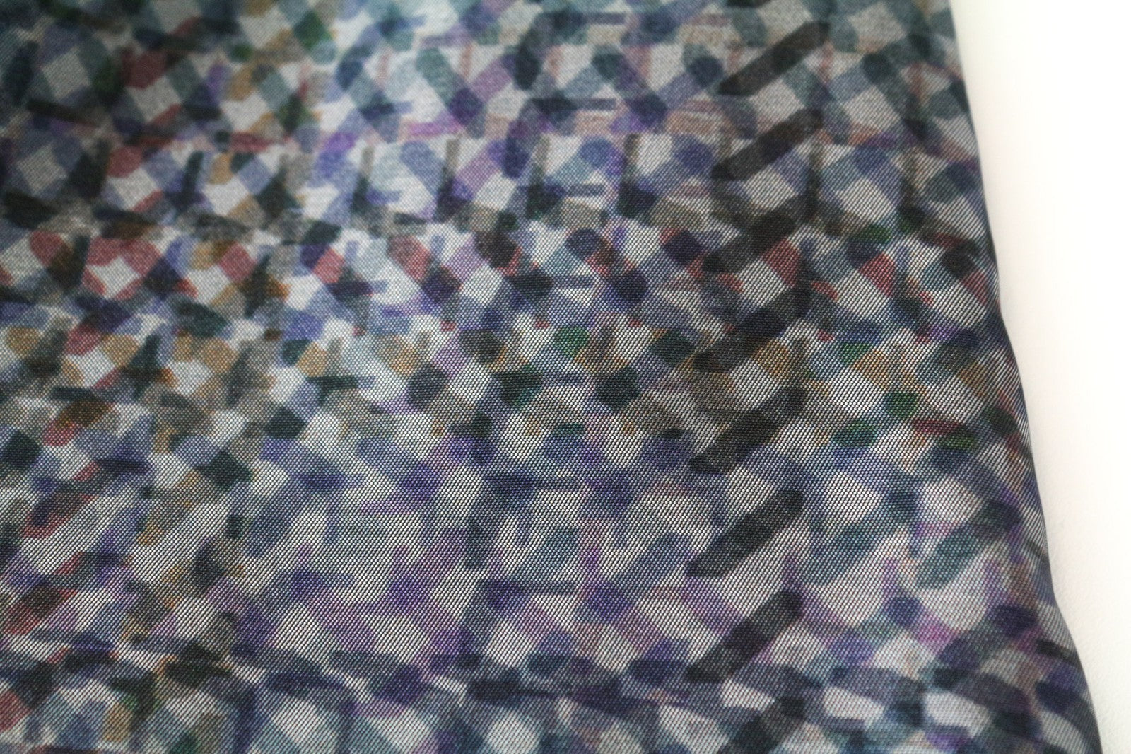 EMPORIO ARMANI moteriškas IT44/UK12 pilkas klostuotas burbulinis mini sijonas su pamušalu ir raštuotu raštu 