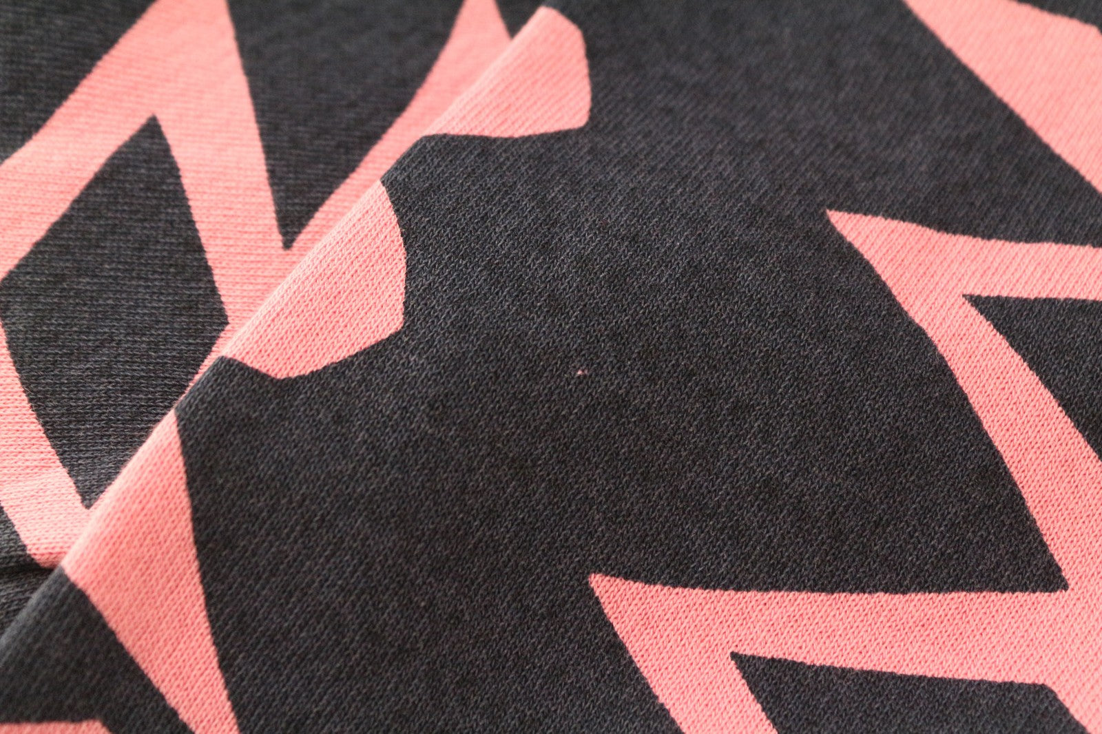 SCOTCH &amp; SODA vyriškas M dydžio rožinis raštuotas flisinis medvilninis džersio džersio džersis su apvalia kaklo iškirpte 