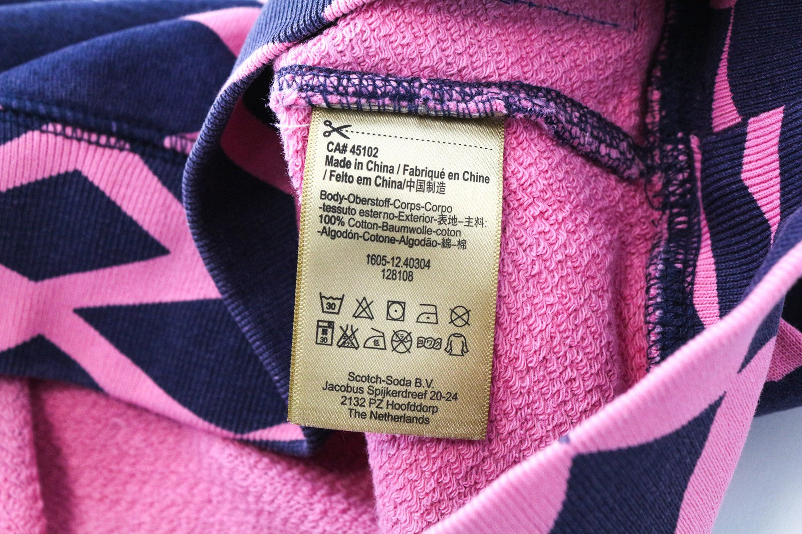 SCOTCH &amp; SODA vyriškas M dydžio rožinis raštuotas flisinis medvilninis džersio džersio džersis su apvalia kaklo iškirpte 