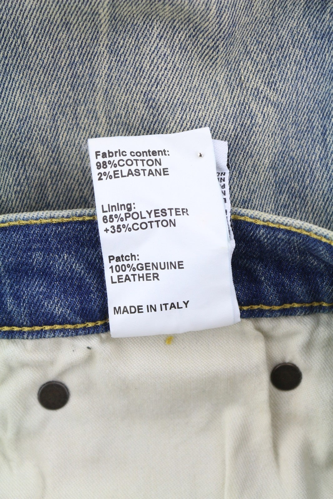 R13 Jane moteriški džinsai, 26 Kelly tamprūs, išblukę, skalbti, išblukę, platėjantys, mėlyni. Rekomenduojama kaina – 699 €. 