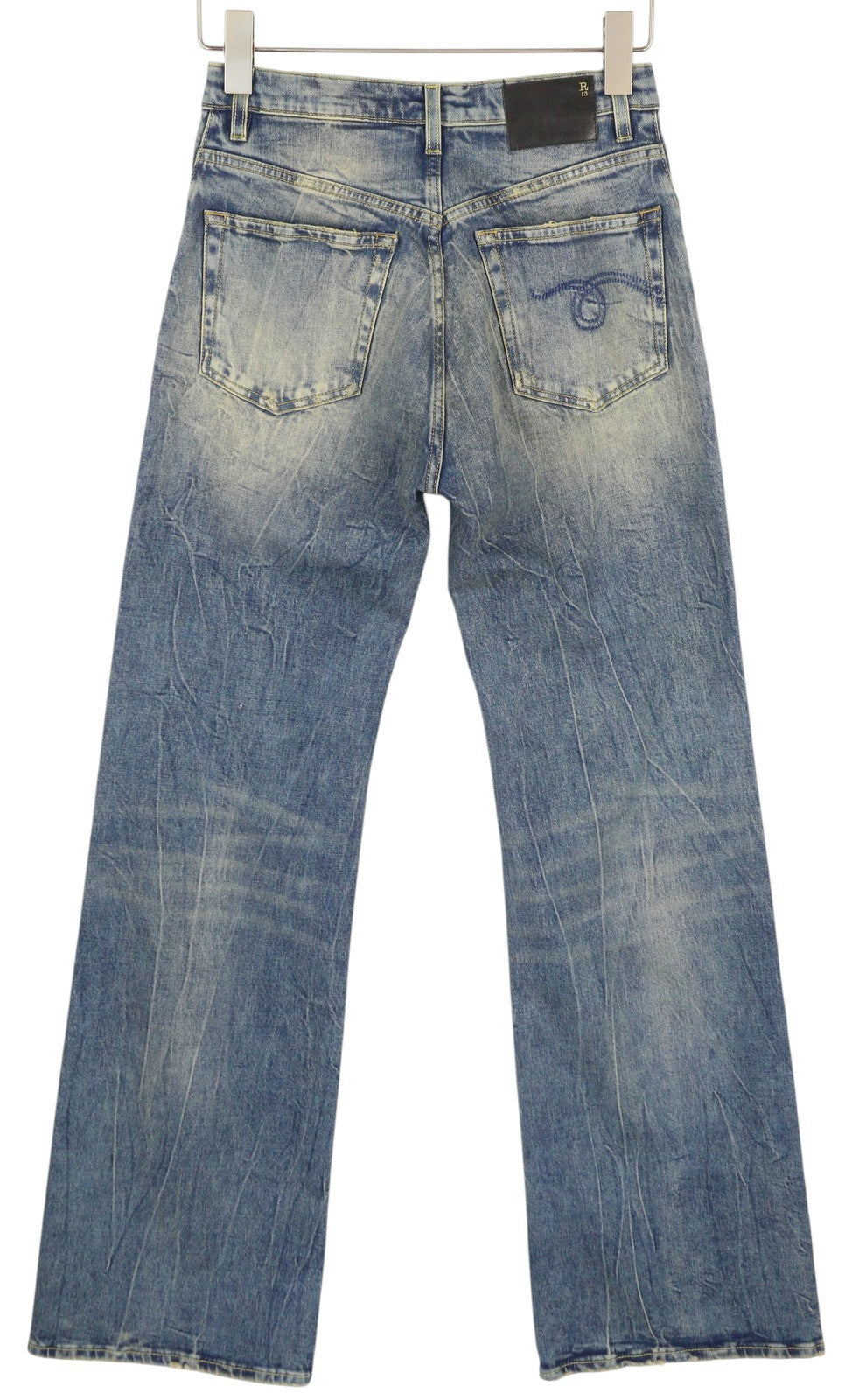 R13 Jane moteriški džinsai, 26 Kelly tamprūs, išblukę, skalbti, išblukę, platėjantys, mėlyni. Rekomenduojama kaina – 699 €. 