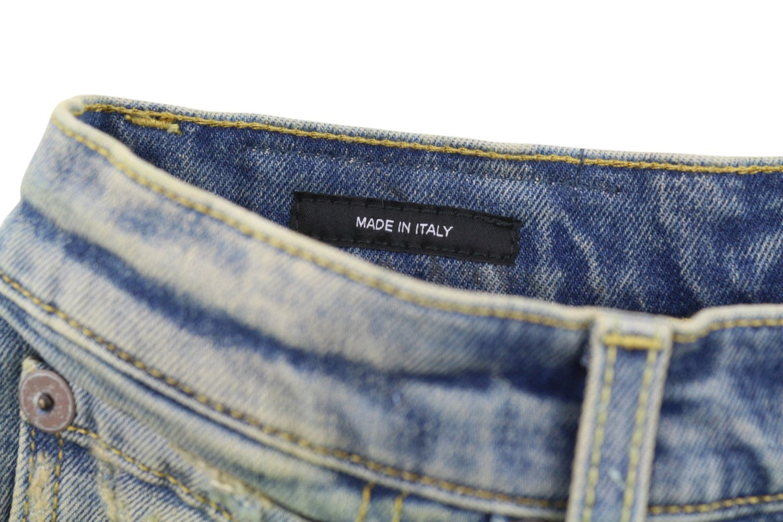 R13 Jane moteriški džinsai, 26 Kelly tamprūs, išblukę, skalbti, išblukę, platėjantys, mėlyni. Rekomenduojama kaina – 699 €. 