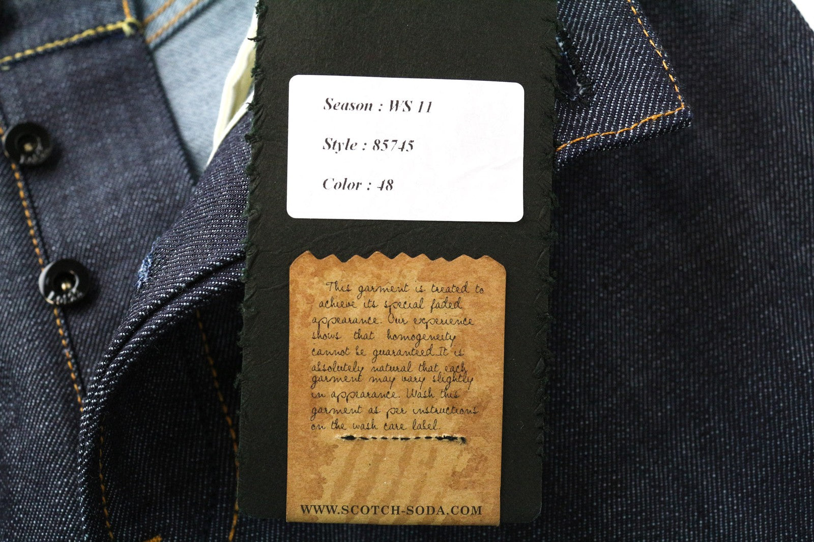 MAISON SCOTCH moteriškos W27 tamsiai mėlynos netempiamos morkų formos plonos džinsinės kelnės su sagomis 