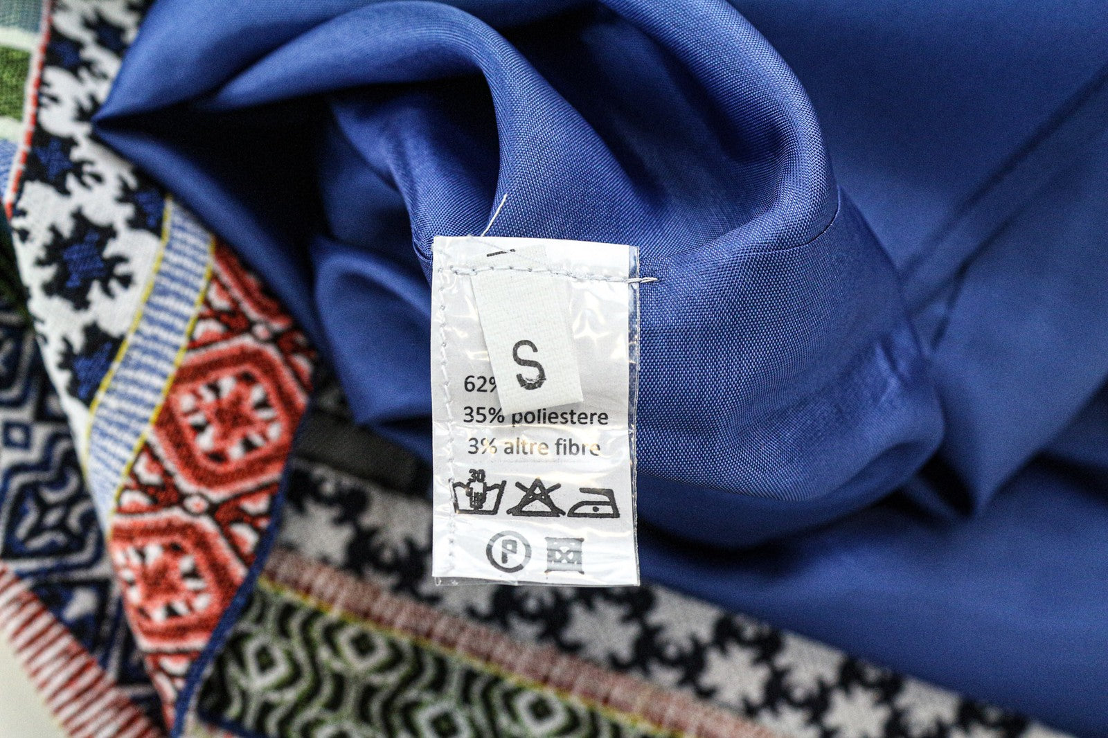 HANITA moteriška suknelė S mėlyna mini bandeau su klostėmis, raštuota atvira nugara, su sagomis 