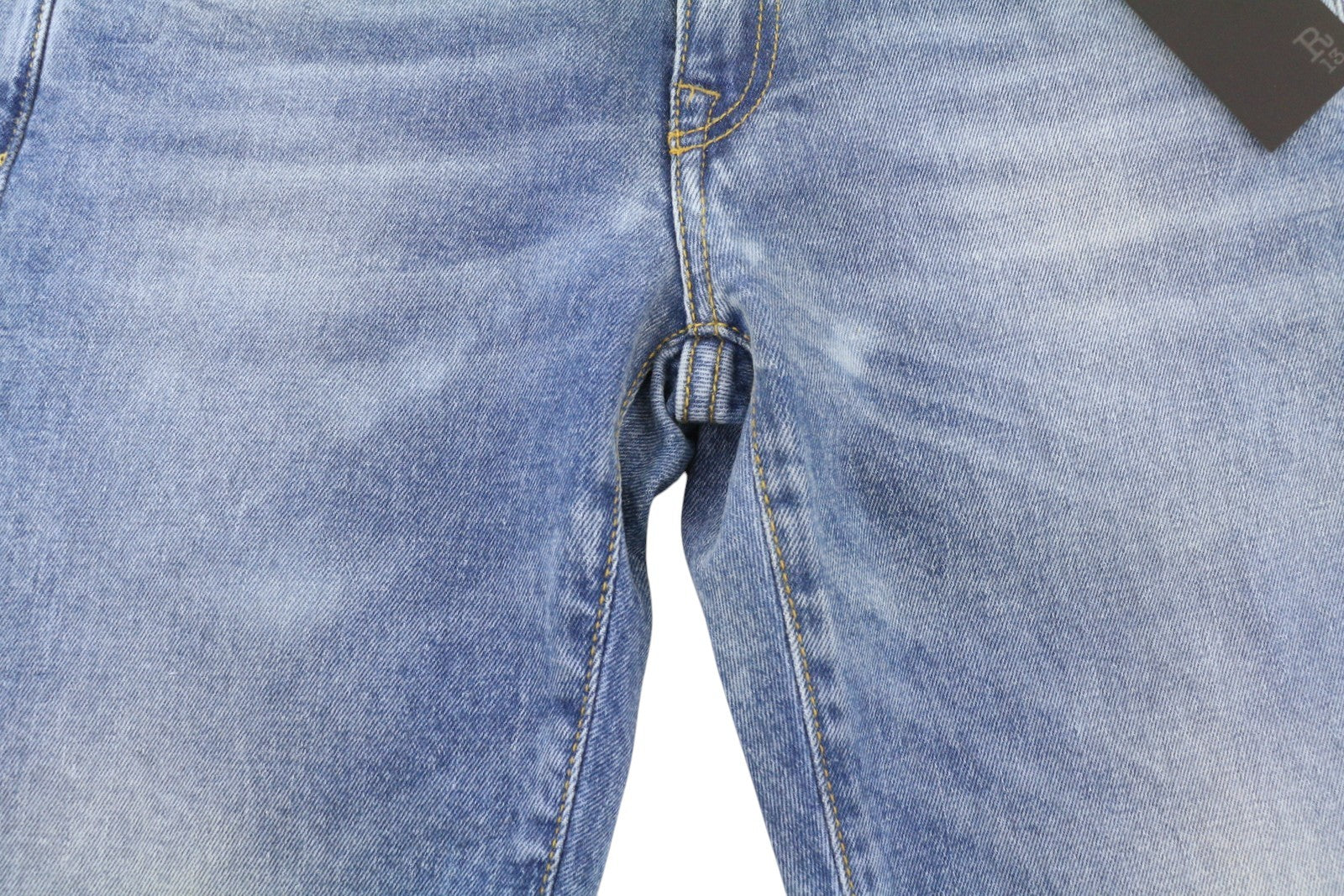 R13 berniukiški tiesūs, plėšyti moteriški džinsai 26 Jasper tamprūs, išblukinti, skalbti, trumpinti džinsai 