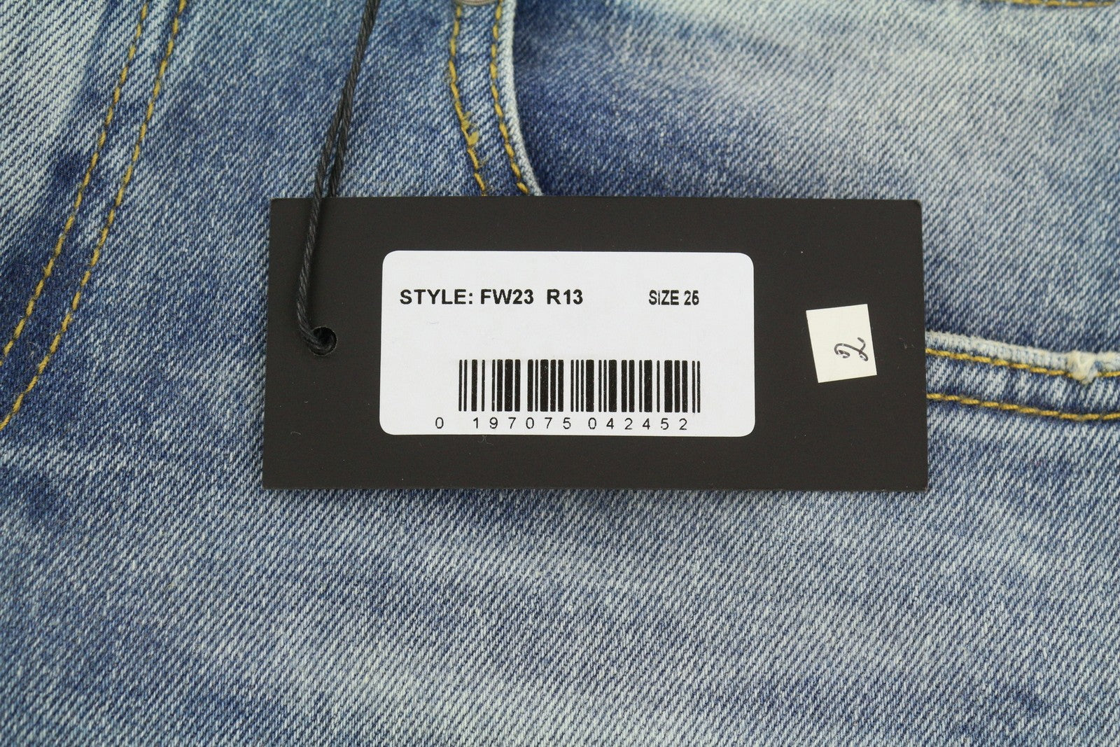 R13 berniukiški tiesūs, plėšyti moteriški džinsai 26 Jasper tamprūs, išblukinti, skalbti, trumpinti džinsai 