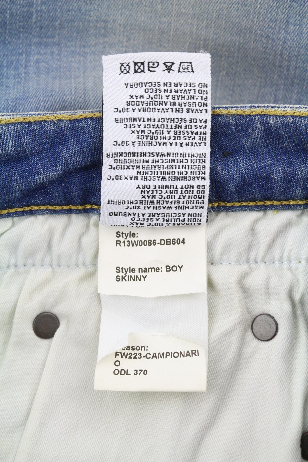 R13 berniukiškos aptemptos moteriškos džinsinės kelnės, 27, mėlynos, skalbtos, išblukusios, trumpintos iki kulkšnių. 